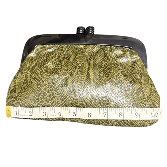 Vintage Valerie Made In Italy Green Snakeskin Classic Retro Kiss lock Clutch - Picture 12 of 15